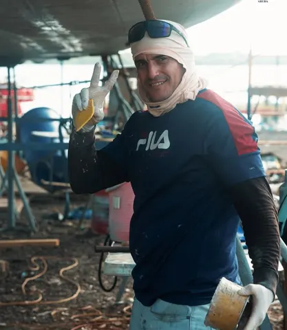 A friendly Flagship Aruba crew member smiling on deck